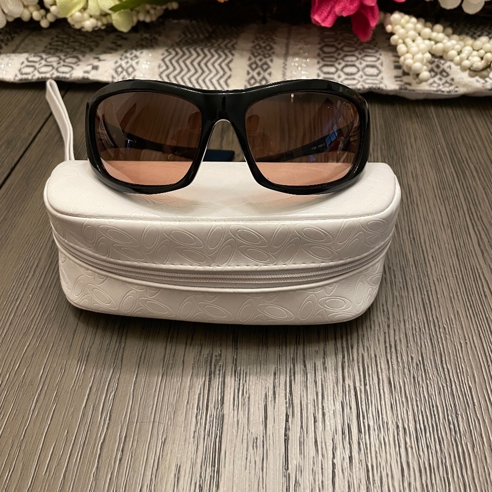 Oakley Women’s DISOBEY Sunglasses